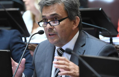 "Con el ajuste no alcanza, es necesario poner en marcha la economía del país"