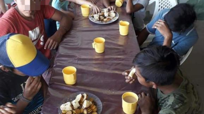 Mientras se ajusta el nuevo plan, se multiplica la gente que asiste a comedores de Cáritas