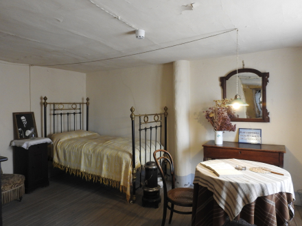 DORMITORIO DE ANTONIO MACHADO (1).jpg