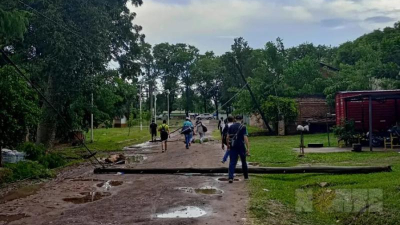 Un temporal derribó postes y dejó sin luz varias horas a vecinos de Puerto Tirol