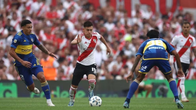 River y Boca empataron 1-1 en un clásico intenso, pero deslucido