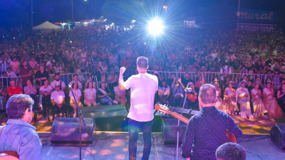 Multitudinario recibimiento de los 112 años de Sáenz Peña
