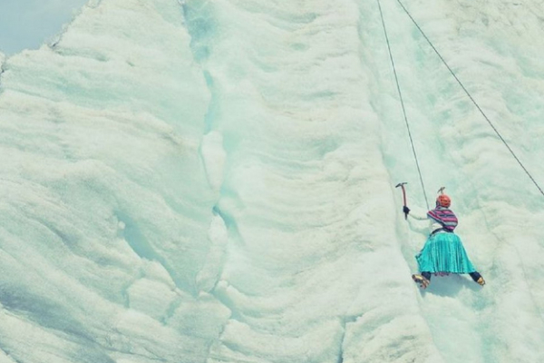 Bolivia: las cholitas escaladoras buscan alcanzar el pico más alto