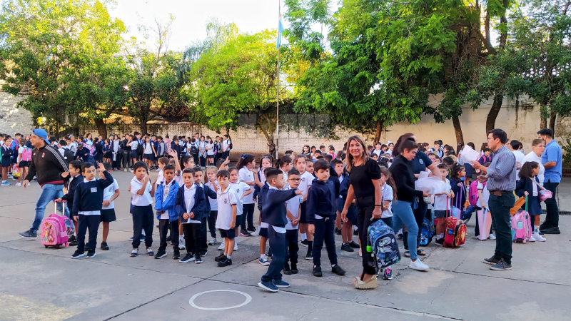 Desde el Ministerio de Educación aclaran que este viernes no se suspenden las clases