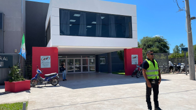 Caos en el tránsito por un colegio reubicado en colectora