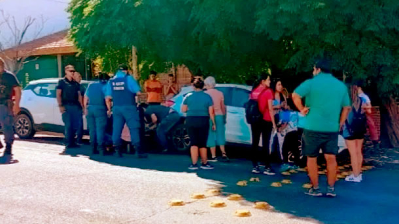 El niño que quedó seis horas dentro del auto continúa entubado y en terapia intensiva
