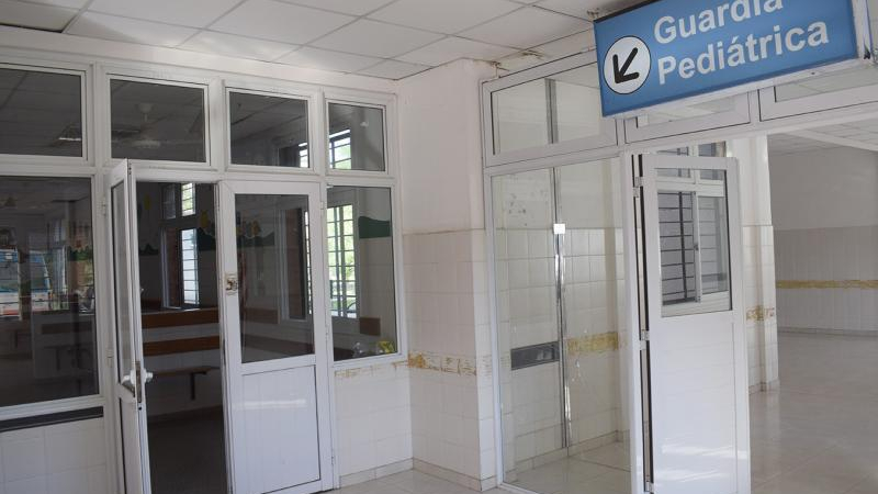 Grave ataque a una médica del hospital 4 de Junio: le fracturaron una pierna