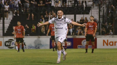 For Ever mostró su mejor versión y goleó al puntero Defensores de Belgrano