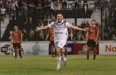 For Ever mostró su mejor versión y goleó al puntero Defensores de Belgrano