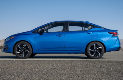 Nissan actualiza el rendidor Versa