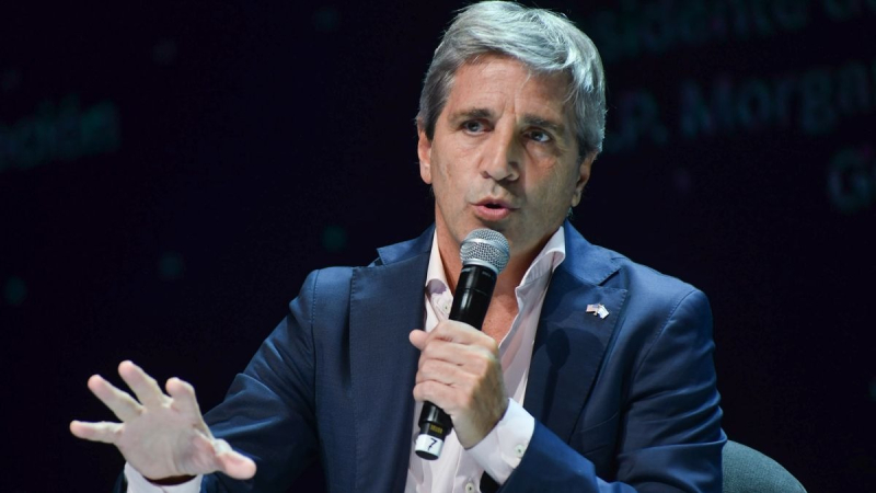 Luis Caputo dice que sintió "Vergüenza ajena"