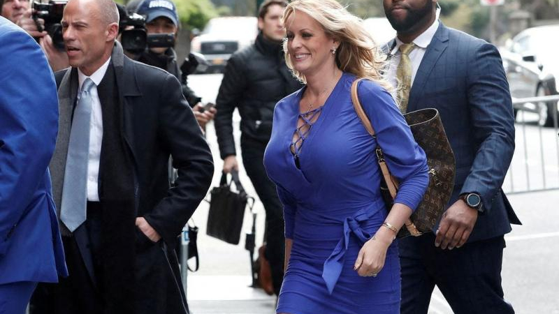 La actriz porno "Stormy" Daniels dio detalles de su encuentro sexual con Trump