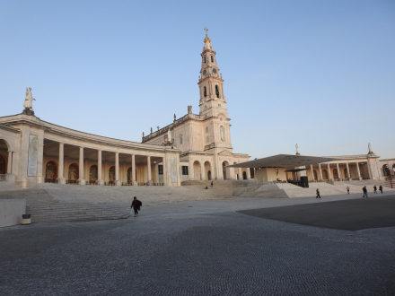 BASÍLICA DE NUESTRA SEÑORA DEL ROSARIO DE FÁTIMA.jpg