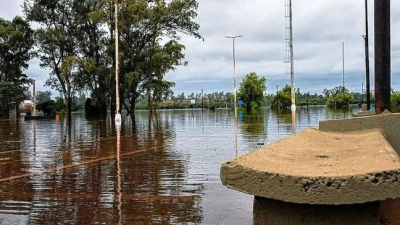 Inundaciones de Brasil llegaron al país con desborde del río Uruguay y evacuados