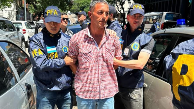 Condenaron a tres años y medio de prisión al hombre que le tiró un botellazo a Milei el día de su asunción