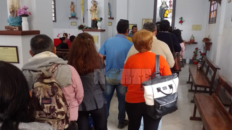 Santa Rita, "Patrona de lo imposible", recibe a sus devotos en Puerto Tirol