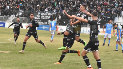 For Ever goleó 3-0 como local a Estudiantes de Río Cuarto