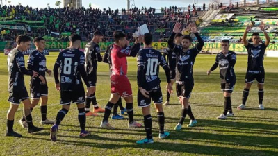 For Ever quiere sonreír ante el duro Mitre