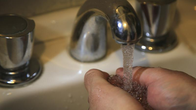 El gobierno analiza un aumento de 200 por ciento en el servicio del agua