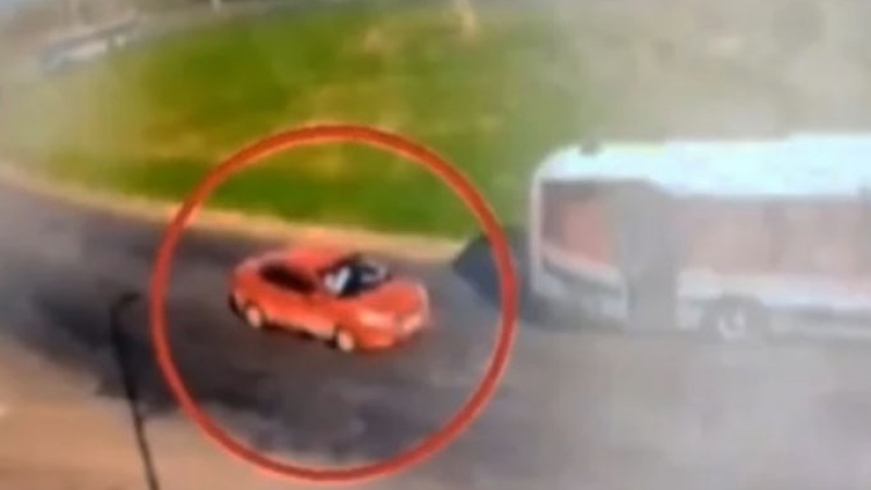 El Ford Ka rojo, otra vez en la mira