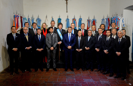 Milei pacto de Mayo 3.jfif