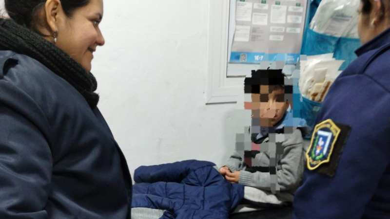Policías estabilizaron a niño descompensado