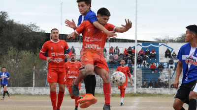 Bancarios y Estudiantes empataron en un partido caliente