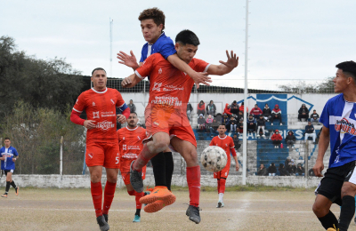 Bancarios y Estudiantes empataron en un partido caliente