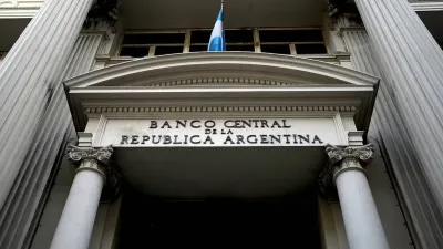 El dólar blue volvió a bajar y cerró en $1.405