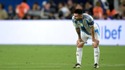 Messi sufrió una lesión ligamentaria en el tobillo derecho
