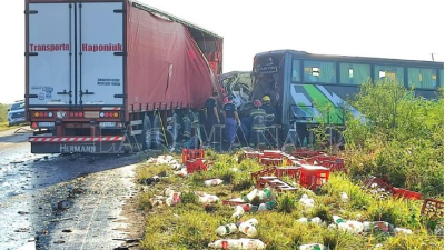 Otra vez la ruta 11 escenario de una tragedia: al menos tres muertos en siniestro vial