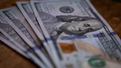 Leve baja del dólar blue en un mercado atento a la segunda etapa del programa económico