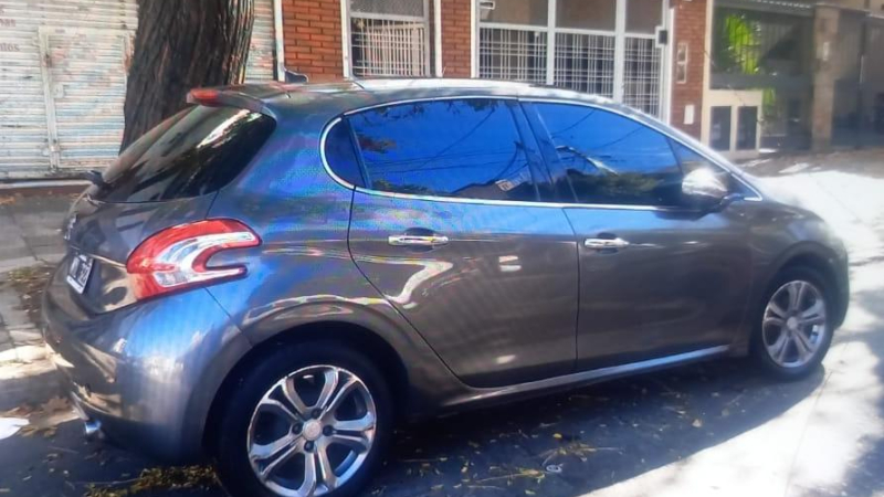 Llegó a Resistencia, fue a pasear con su amigo a Corrientes y cuando volvió no encontró su auto