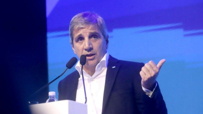 Caputo tendrá que tapar una caída de unos $300.000 millones mensuales de recaudación fiscal