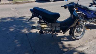 Insólito: le robaron una rueda de su moto mientras sacaba plata del cajero