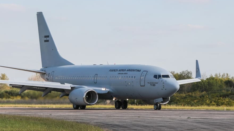 Milei intenta limitar a los aviones de los gobernadores y los obligará a declarar la finalidad de los vuelos