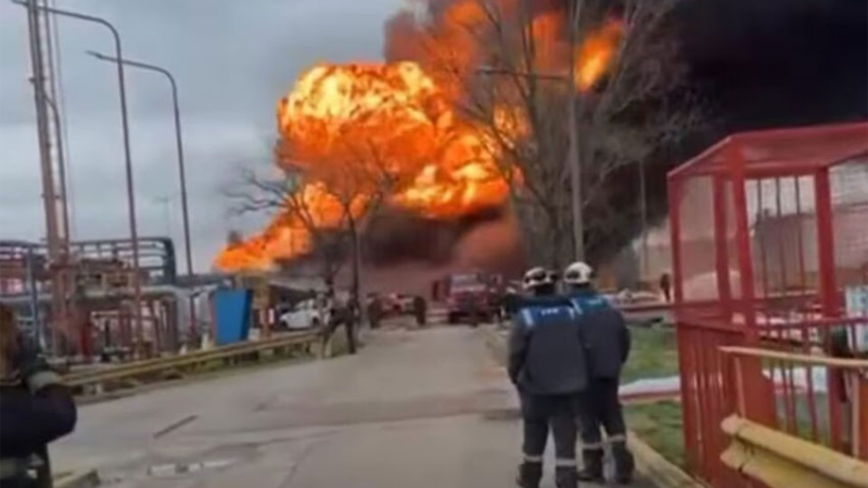 Se incendió una refinería de YPF en provincia de Buenos Aires