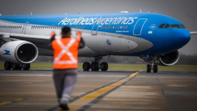Los gremios aeronáuticos evalúan nuevas medidas de fuerza