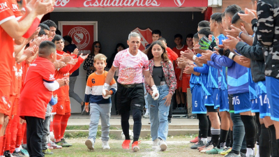 La despedida de un histórico: con 52 años, Adrián Halupa jugó su último partido oficial