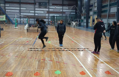Mini atletismo y vóley, las propuestas en el Zapata