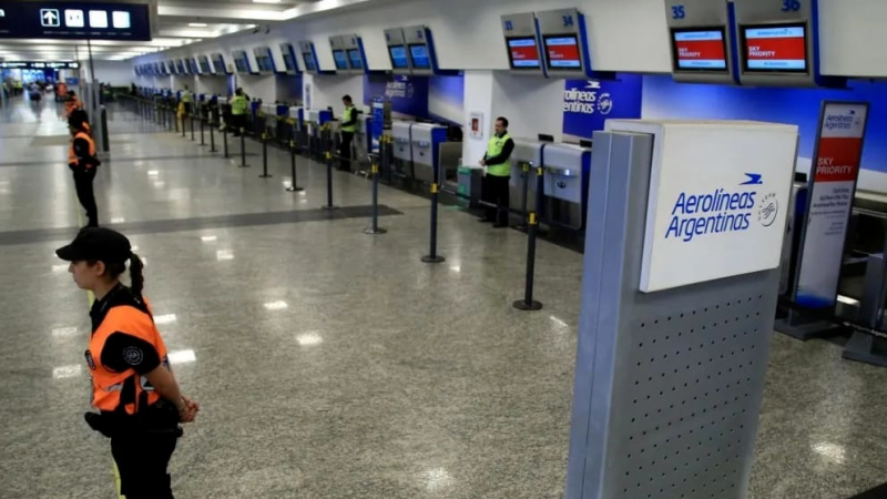 Fuerte impacto del paro de aeronáuticos 