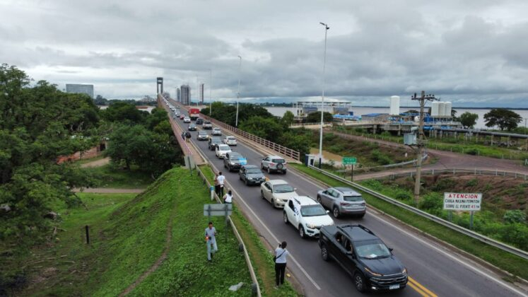 cruce-de-la-marcha-por-el-puente2-747x420.jpeg