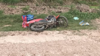 Un motociclista se cayó y murió en Puerto Bermejo