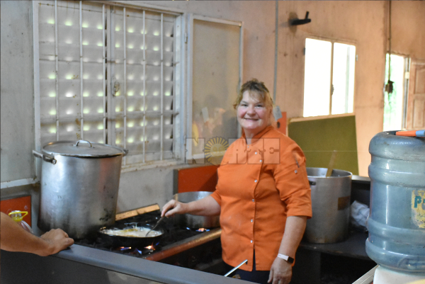 Yoli es una de las habituales colaboradoras en la cocina. Foto: @maredulop.