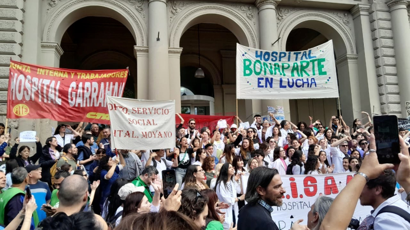 Enorme movilización apoyó a los trabajadores y pacientes al hospital Bonaparte