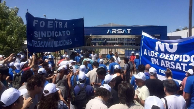 Arsat pierde personal calificado mientras el gobierno espera a Elon Musk