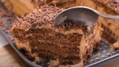 Tres versiones de la chocotorta, el postre argentino que fue elegido el mejor del mundo