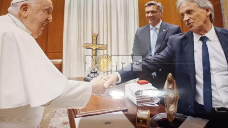 "Tuvo un gesto de humildad y grandeza", dijo Zdero tras reunión con Francisco