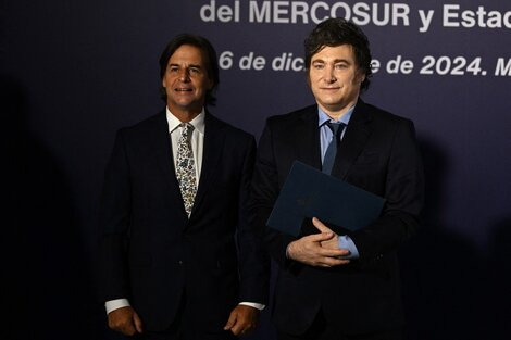896161-milei-20en-20el-20mercosur-20con-20lacalle-20pou (1).jpg