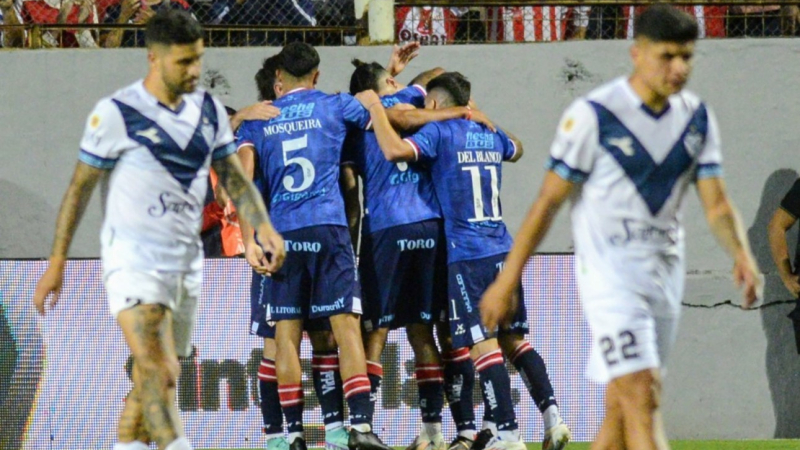 Vélez perdió ante Unión y le puso suspenso a la definición del torneo